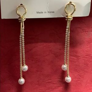 Pearls dangling earrings